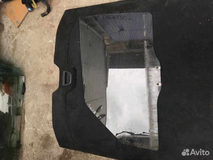 Стекло двери переднее левое Mitsubishi Pajero V43W