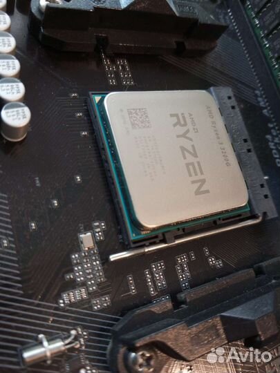Процессор Ryzen 3 3200G OEM