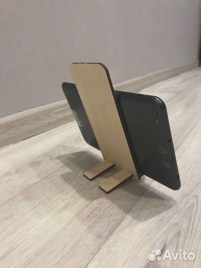 Подставка для телефона из дерева