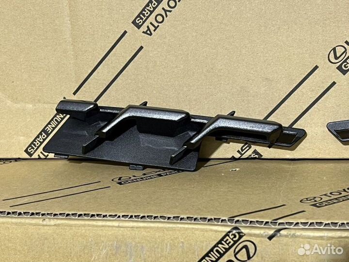 Заглушка в решетку Lexus Rx 4