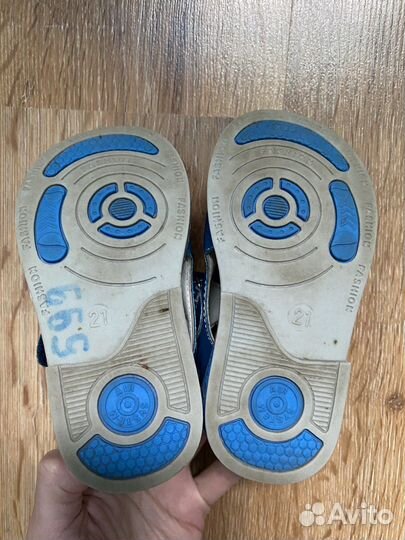 Сандалии и кроссовки на мальчика 21 размер