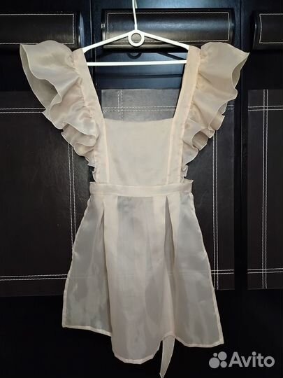 Бежевый школьный фартук