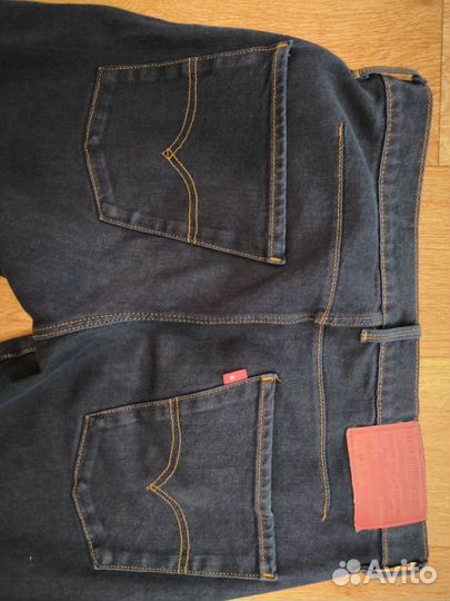 Levis engendered jeans LEJ 502 red Tab