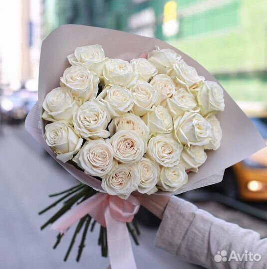 Красивый букет пионовидных роз