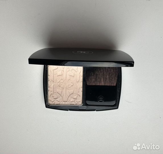 Chanel пудра хайлайтер Lumiere Sculptee