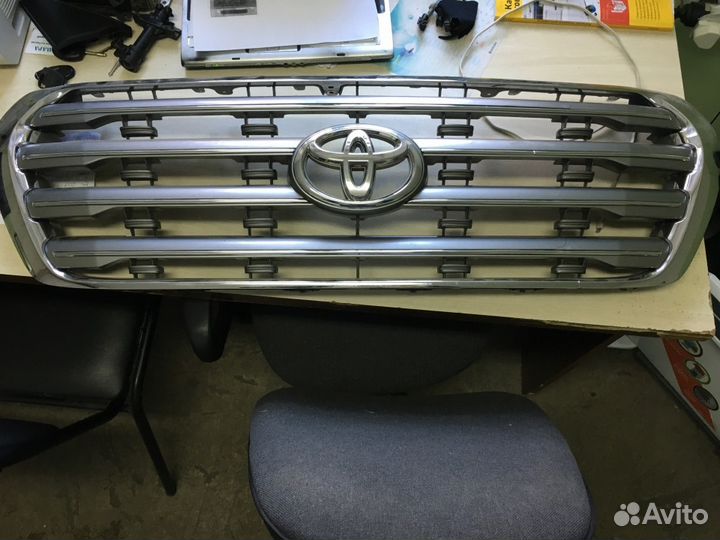 Toyota Land Cruiser 200 решетка радиатора