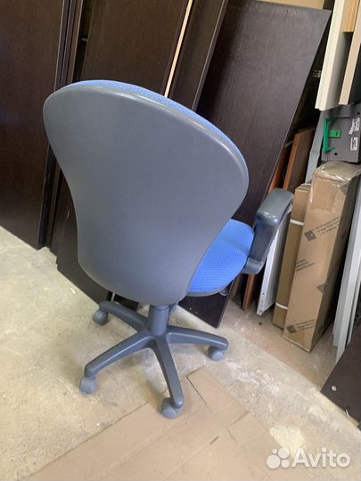 Продается кресло для компьютера с эргоном спинкой