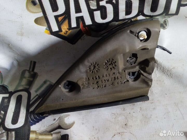 Внутренняя правая заглушка зеркала Opel Astra h