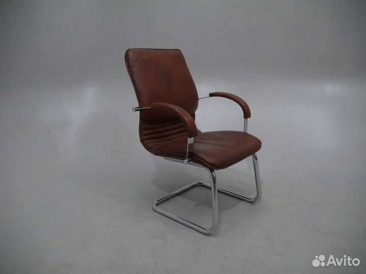 Кресло кожаное