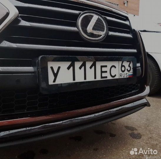 Широкие номерные рамки из оргстекла