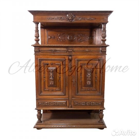 Антикварный шкаф с резными композициями 1870-х