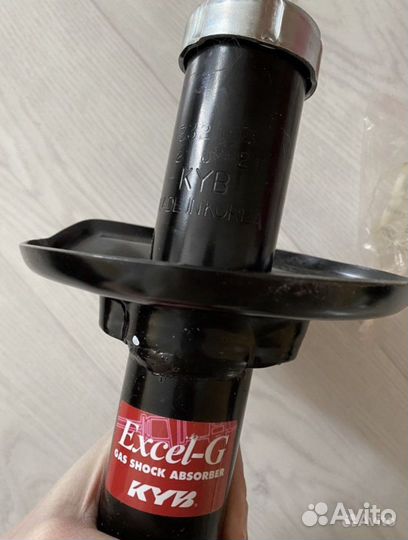 Стойки амортизатора Каяба оригинал 332505, 332504