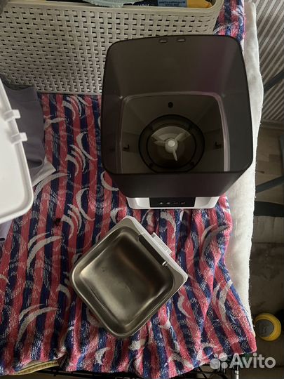 Автоматическая кормушка для собак и кошек