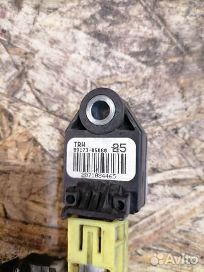 Датчик удара Tayota Avensis T27