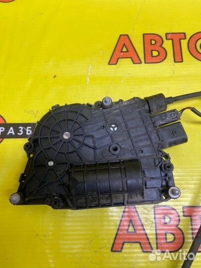 Замок двери задний левый Bmw 7-Series F01 N63B44