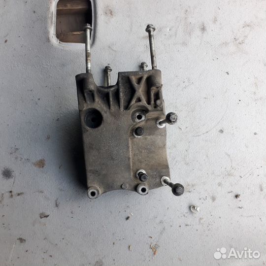 Кронштейн компрессор кондиционера Форд Фокус 2