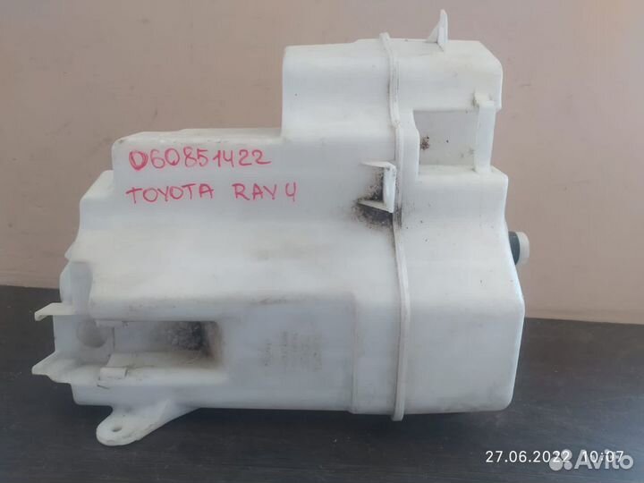 Бачок омывателя Toyota Rav4