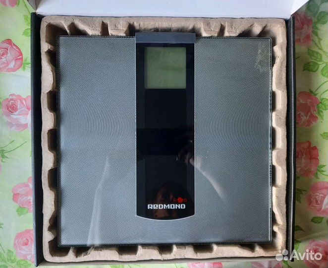 Весы напольные Redmond RS-740S