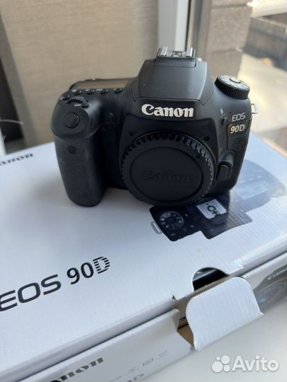 Зеркальный фотоаппарат canon EOS 90 D