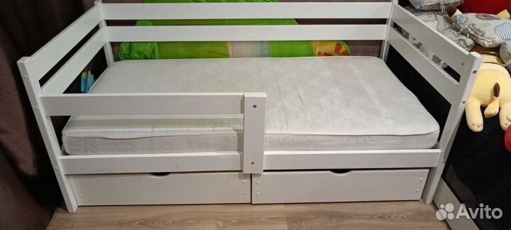 Кровать с матрасом