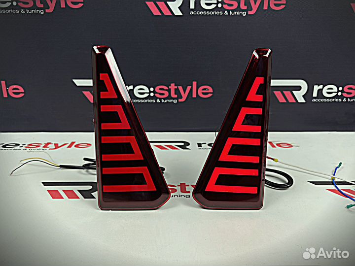 Катафоты Toyota Voxy 80 / Noah 80 Led Красные