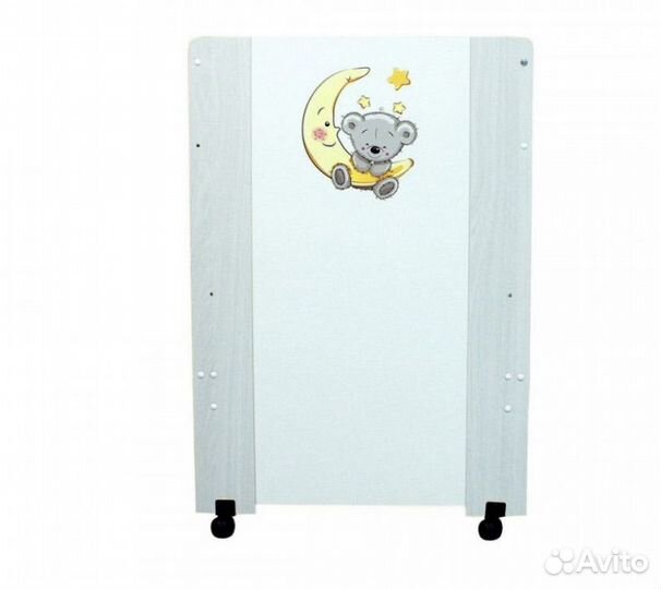 Детская кроватка с маятником и ящиком