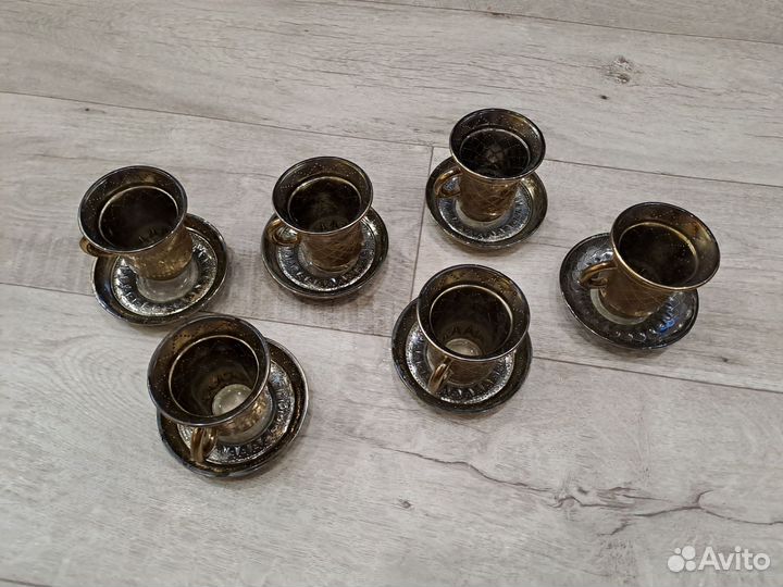 Набор чашек с блюдцами