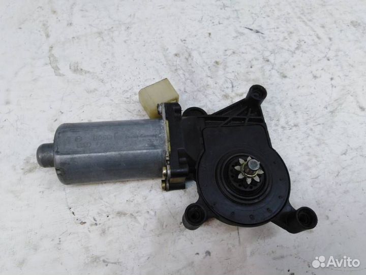 Моторчик переднего левого стеклоподъемника