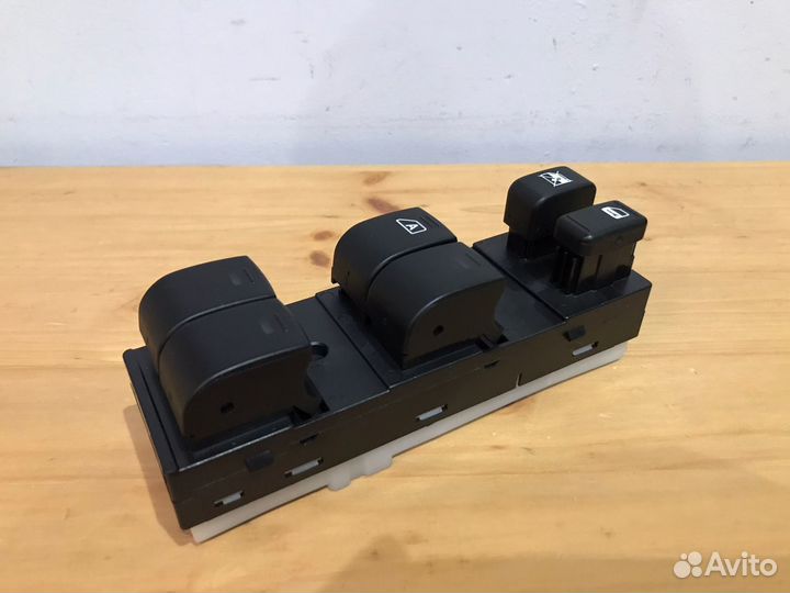 Кнопки стеклоподъемников Nissan Infiniti