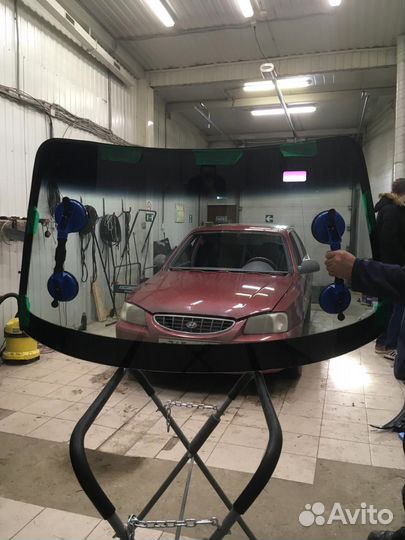 Лобовое стекло на Hyundai Accent