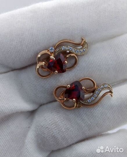 Золотые серьги с фианитом