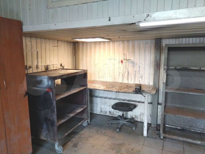 Гараж, > 30 м²