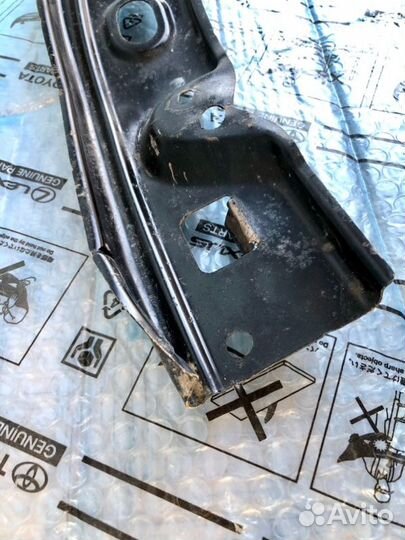 Кронштейн бампера передний Toyota Lc 200 2008-2011