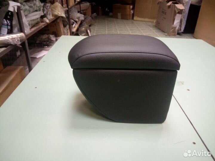 Подлокотник VW Jetta 6 / Jetta 7