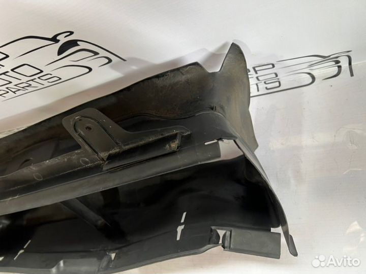 Дефлектор радиатора Ford Focus 3 CB8 1.6L duratec