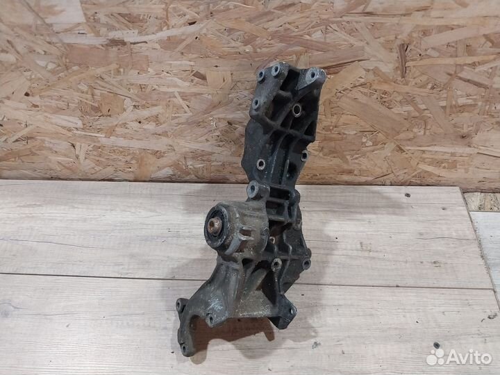 Кронштейн генератора Volkswagen Passat B5 1.8 ADR