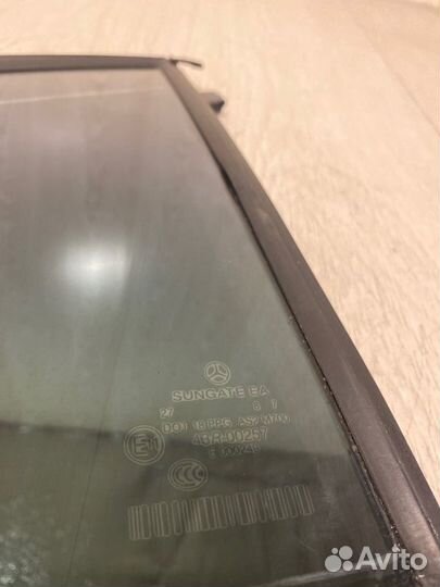 Форточка двери задняя правая Mercedes Benz S500L
