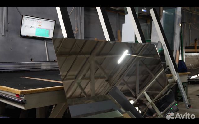 Распашные стеклянные двери