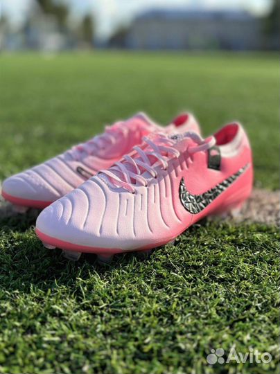 Бутсы Nike Tiempo Legend X pink and white