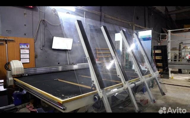 Распашные стеклянные двери