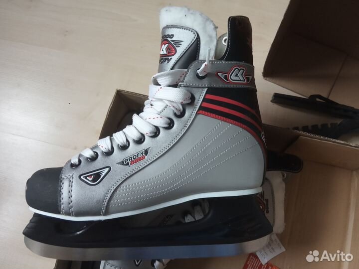 Коньки хоккейные 43 размер с чехлами