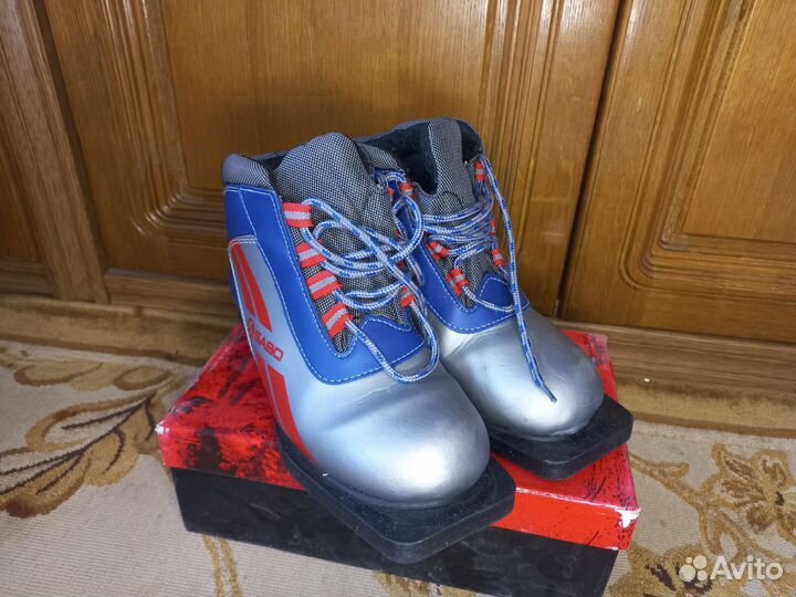 Лыжные ботинки
