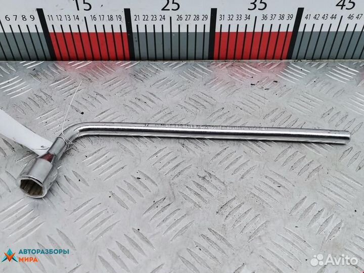 Ключ колесный (балонный) Mercedes-Benz C-Класс