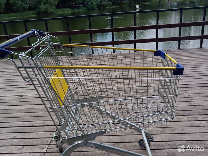 Тележка из супермаркета 