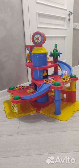 Игрушечная парковка