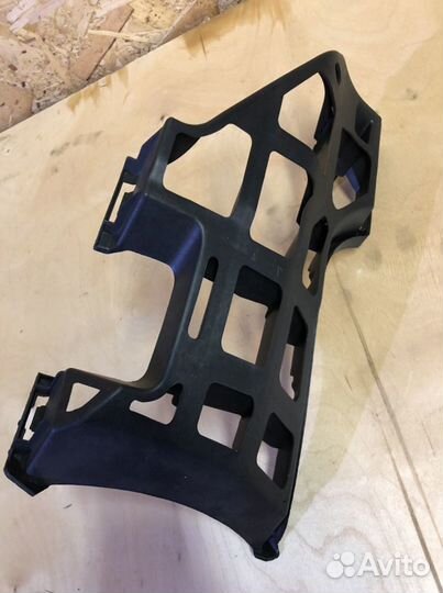 Крепление бампера суперб