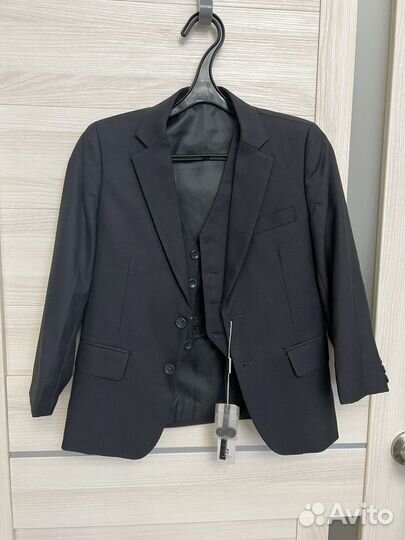 Пиджак и жилет на мальчика новые