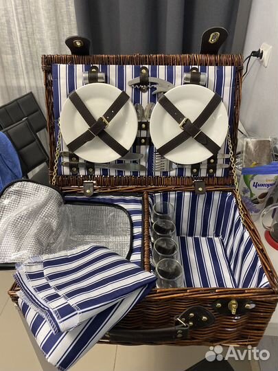 Набор для пикника в чемодане