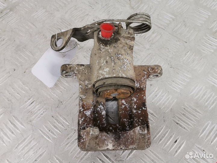 Суппорт задний правый для Audi A4 B5 8E0615424