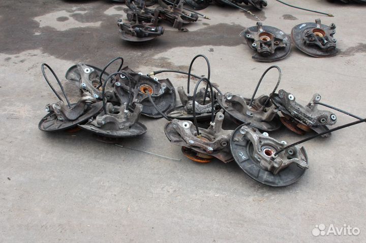 Кулак (цапфа) зад. на мерседес w212